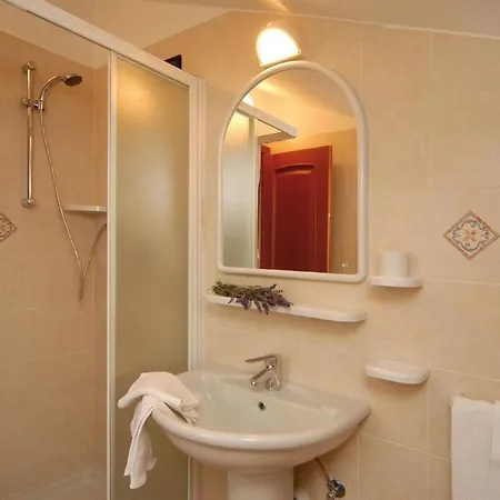 Ferienwohnung In Gruner Umgebung Ideal Fur Familien, Mit Pool, Garten Und Mtb Shuttle-bus * Pietra Ligure