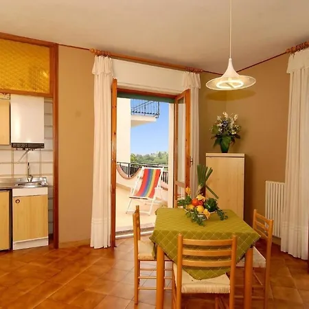 Apartamento Ferienwohnung In Gruner Umgebung Ideal Fur Familien, Mit Pool, Garten Und Mtb Shuttle-bus Pietra Ligure