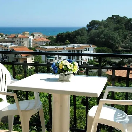 Ferienwohnung In Gruner Umgebung Ideal Fur Familien, Mit Pool, Garten Und Mtb Shuttle-bus Pietra Ligure